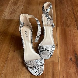 SOLD: Alligator skin heels size 8